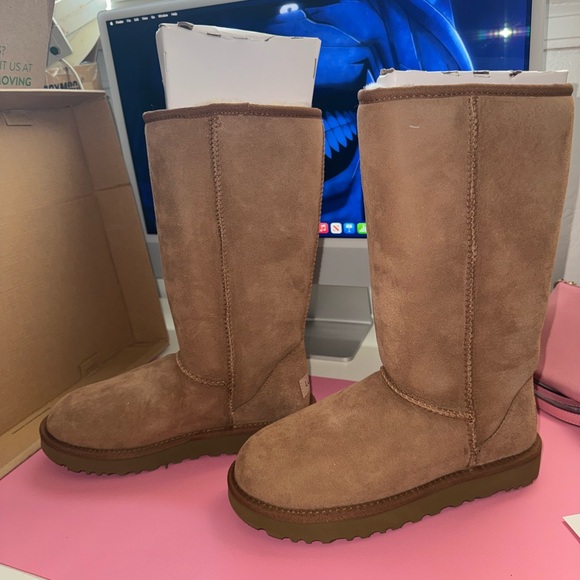 Classic Tall Uggs - Picture 4 of 11
